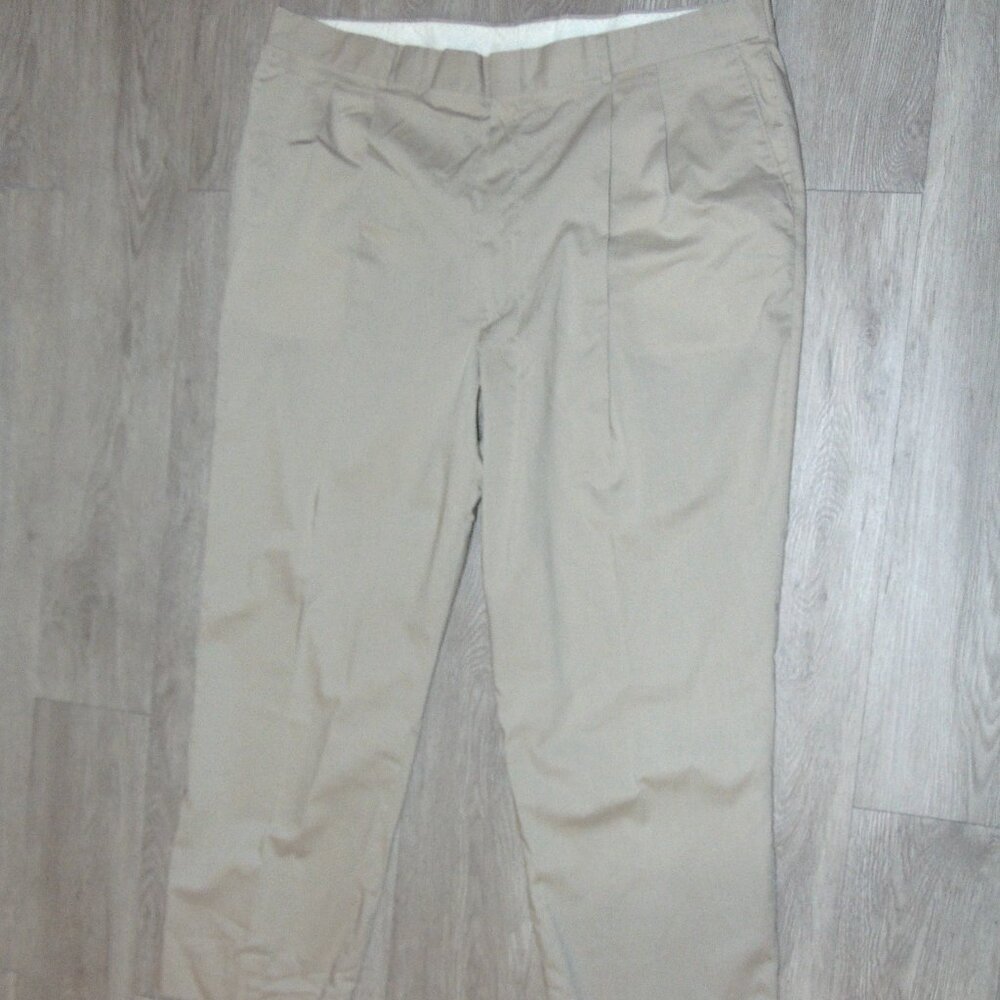 Haggar Casual Wear Pants Men's Size 40X29 Khaki color Beige Pockets